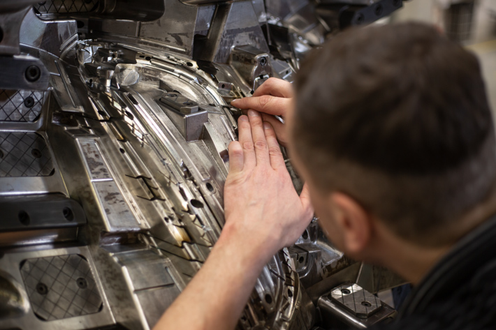 Lomont-Molding_Iowa_Core-Competencies_Over-Molding_Assembly-Simplification Lomont-Molding_Iowa_Core-Competencies_Over-Molding_Assembly-Simplification