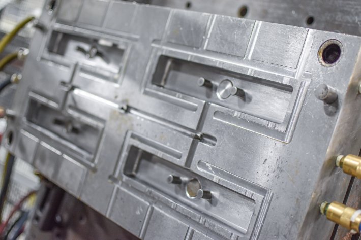 Lomont-Molding_Iowa_Expertise_Early-Supplier-Development_Material-Process-Guidance Lomont-Molding_Iowa_Expertise_Early-Supplier-Development_Material-Process-Guidance