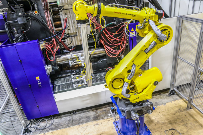 Lomont-Molding_Iowa_Expertise_Engineering-Robotics-Services_Automated-Part-Handling-Insert-Loading Lomont-Molding_Iowa_Expertise_Engineering-Robotics-Services_Automated-Part-Handling-Insert-Loading
