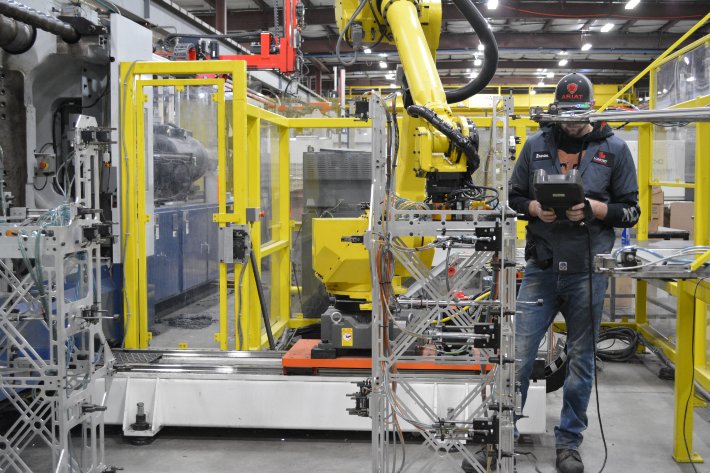 Lomont-Molding_Iowa_Expertise_Engineering-Robotics_Engineering-Automation_main-updated Lomont-Molding_Iowa_Expertise_Engineering-Robotics_Engineering-Automation_main-updated