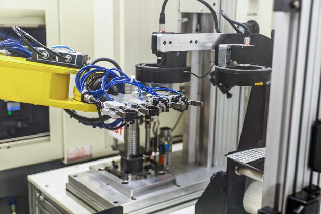 Lomont-Molding_Iowa_Expertise_Engineering-Services-Automation_main Lomont-Molding_Iowa_Expertise_Engineering-Services-Automation_main