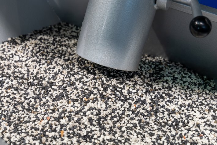 Lomont-Molding_Iowa_Core-Competencies_Nitrogen-Gas-Molding_Lower-Material-Costs-updated Lomont-Molding_Iowa_Core-Competencies_Nitrogen-Gas-Molding_Lower-Material-Costs-updated